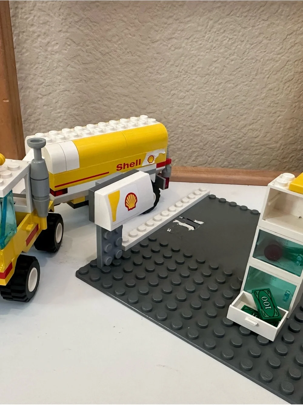 LEGO SHELL Fuel Tanker and Gas Station set